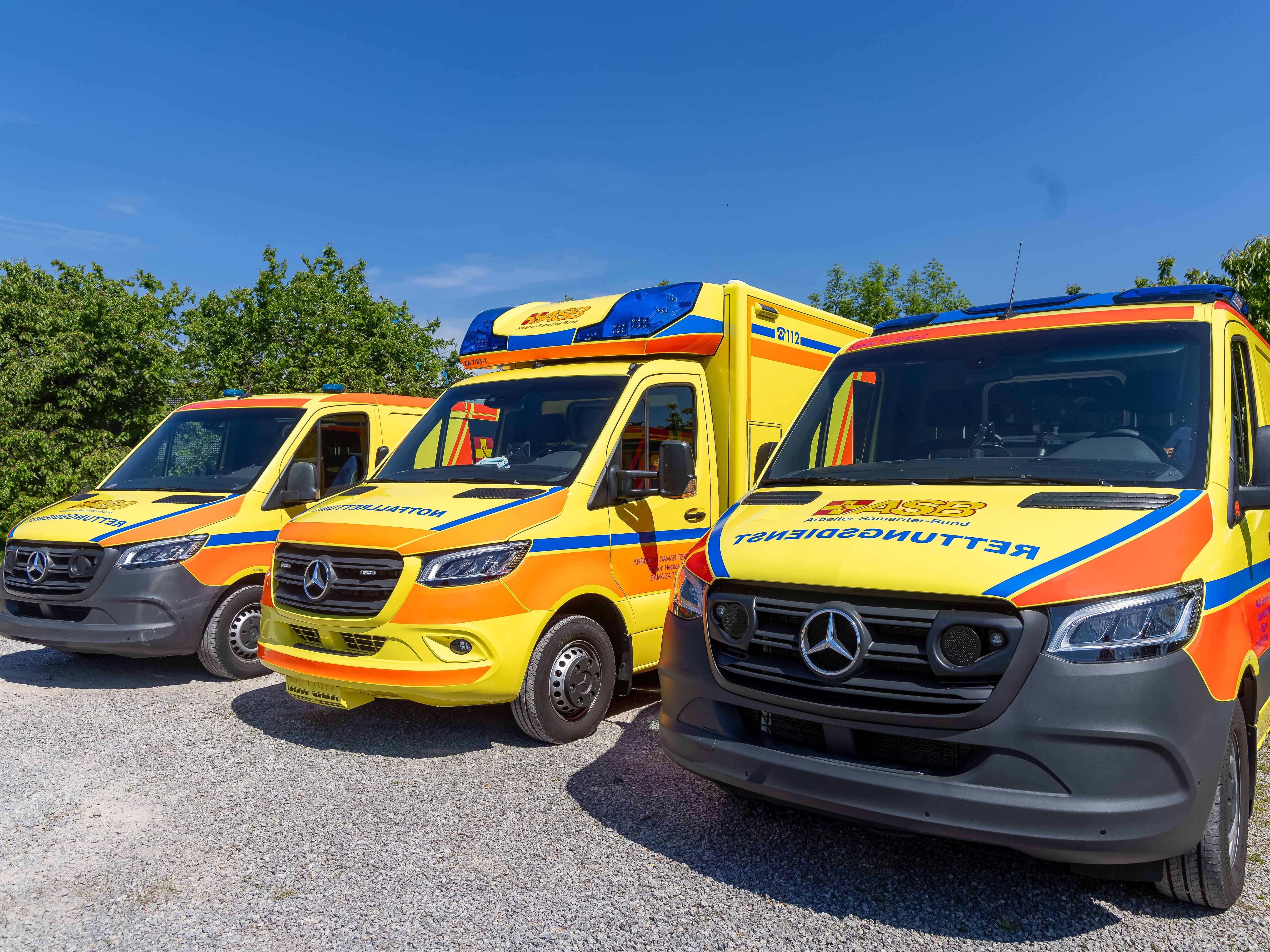 Kachel Rettungsdienst Fahrzeuge.JPG